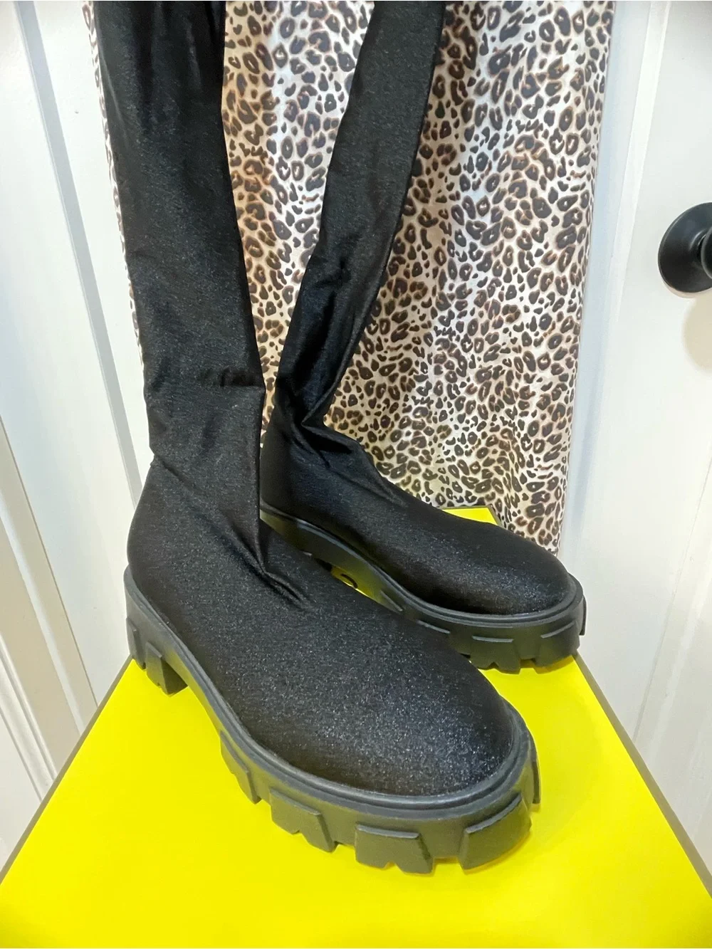 Azalea Wang Black Pant Chunky Boots Star Stretch Pant Platform Lug Boots, Size 8